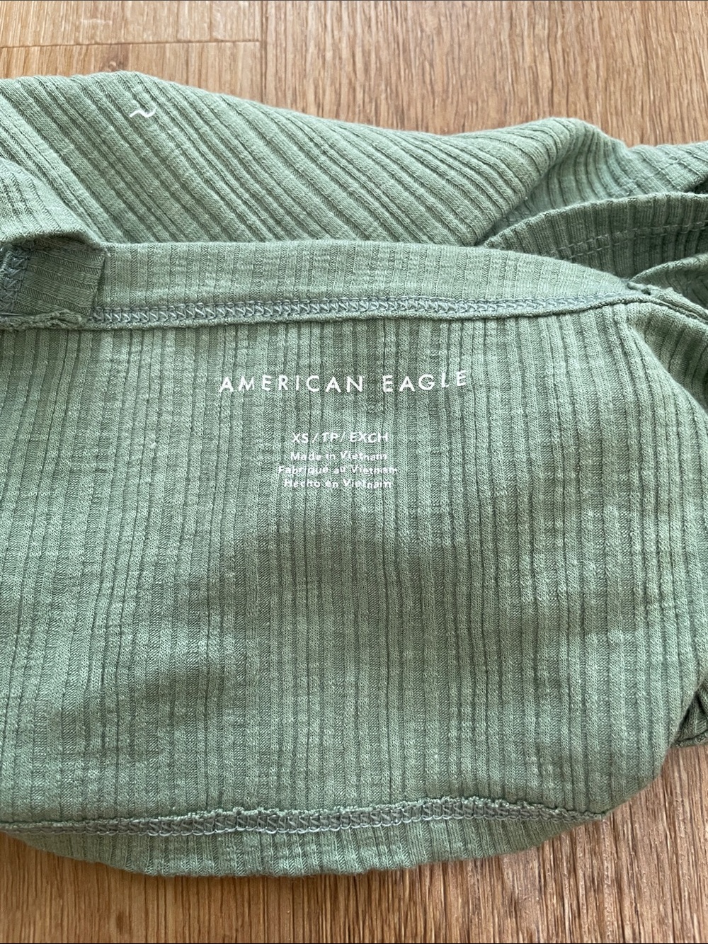 Bundle of American Eagle Outfitters Cropped Tanks - Picture 6 of 9